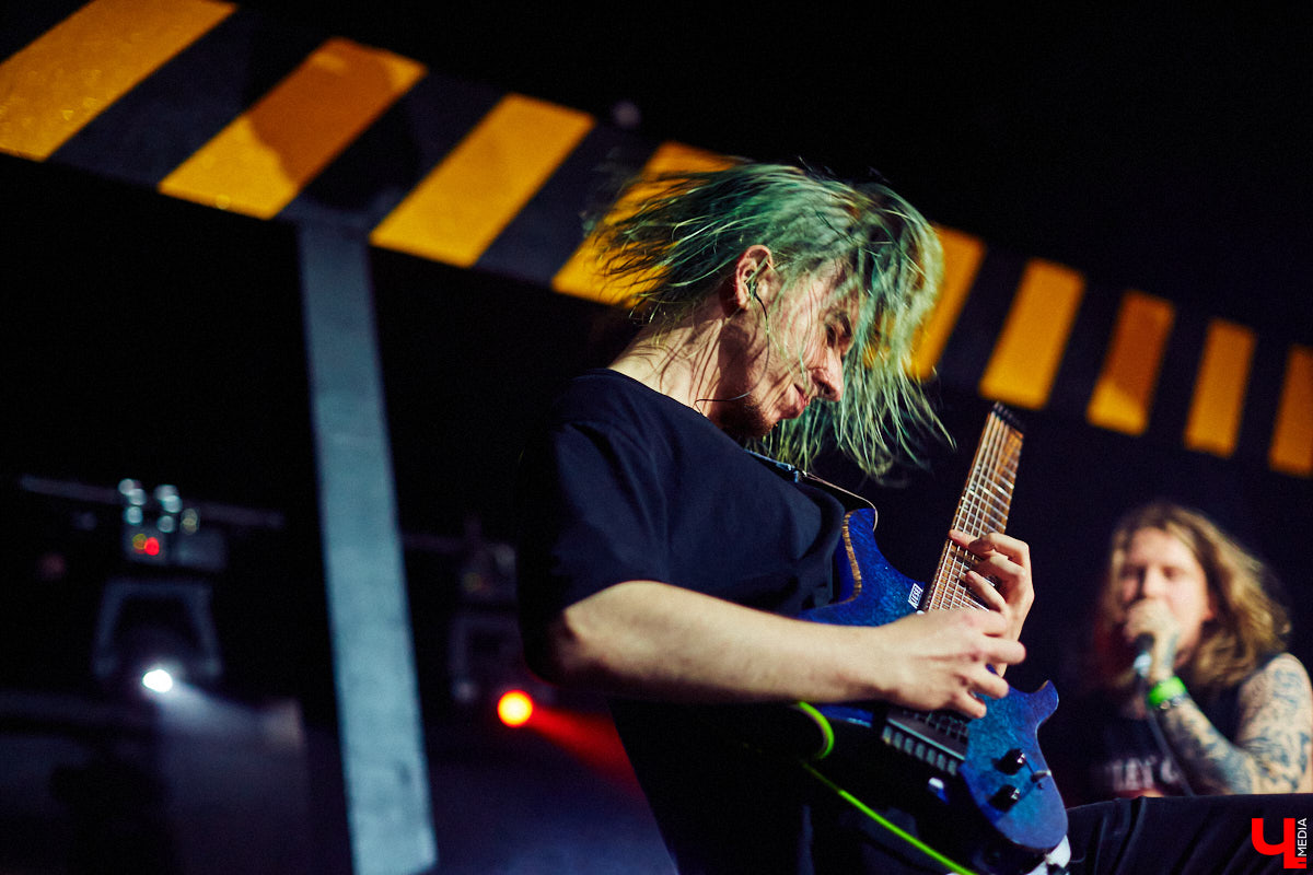 В это воскресенье во Владимире в концертном баре «Цех» отыграла молодая, но дерзкая группа Neverlove. В самый разгар пандемии столичная команда, ведомая фронтменом Ярославом Степановым, выпустила два сингла и альбом, презентовала клипы к нему и с тех пор не сдает оборотов: пять мощных и ярких релизов за полтора года – это впечатляет!