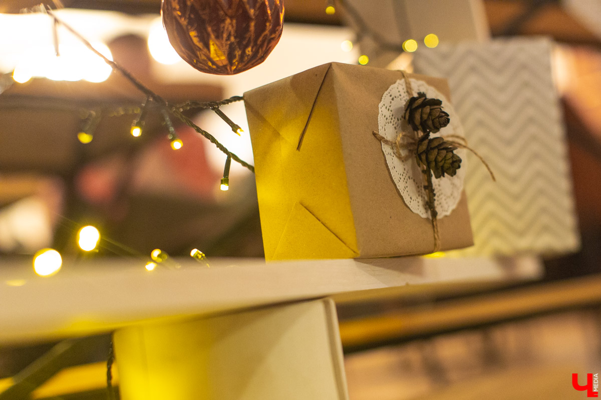 Во Владимире запущен марафон добра. Жители города могут стать «тайными Сантами» и приготовить подарки людям, которых раньше не знали. 