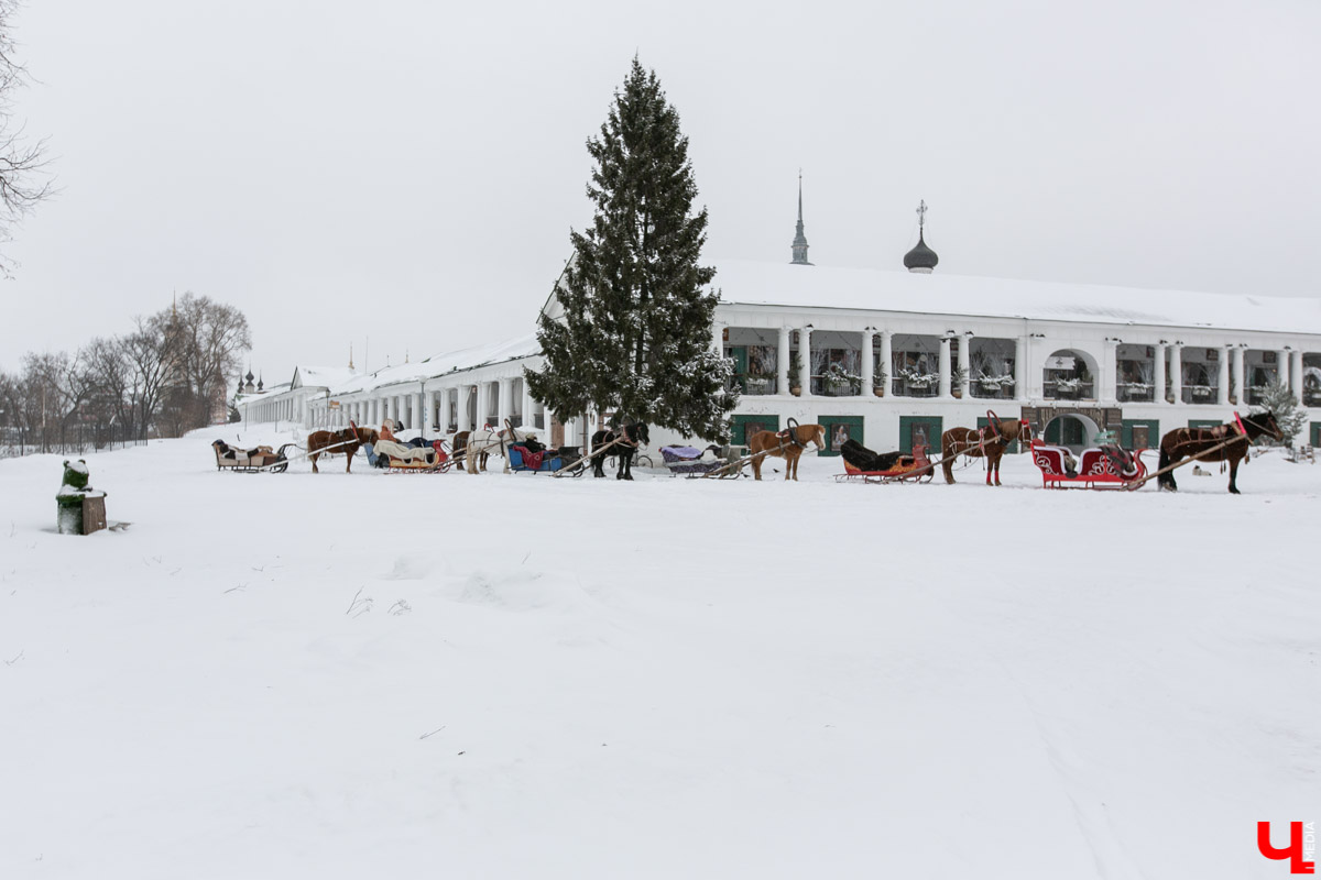 Жительница Англии переехала в Россию, чтобы выучить русский язык. Для этого она путешествует по стране и ведет свой блог. Катя уже успела побывать во Владимире и Суздале. Что ее удивило у нас больше всего?