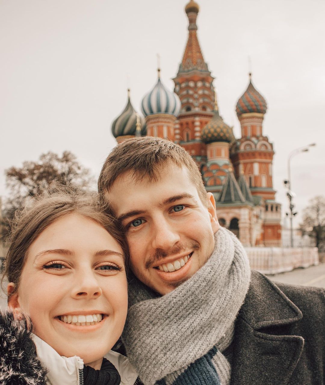 Жительница Англии переехала в Россию, чтобы выучить русский язык. Для этого она путешествует по стране и ведет свой блог. Катя уже успела побывать во Владимире и Суздале. Что ее удивило у нас больше всего?