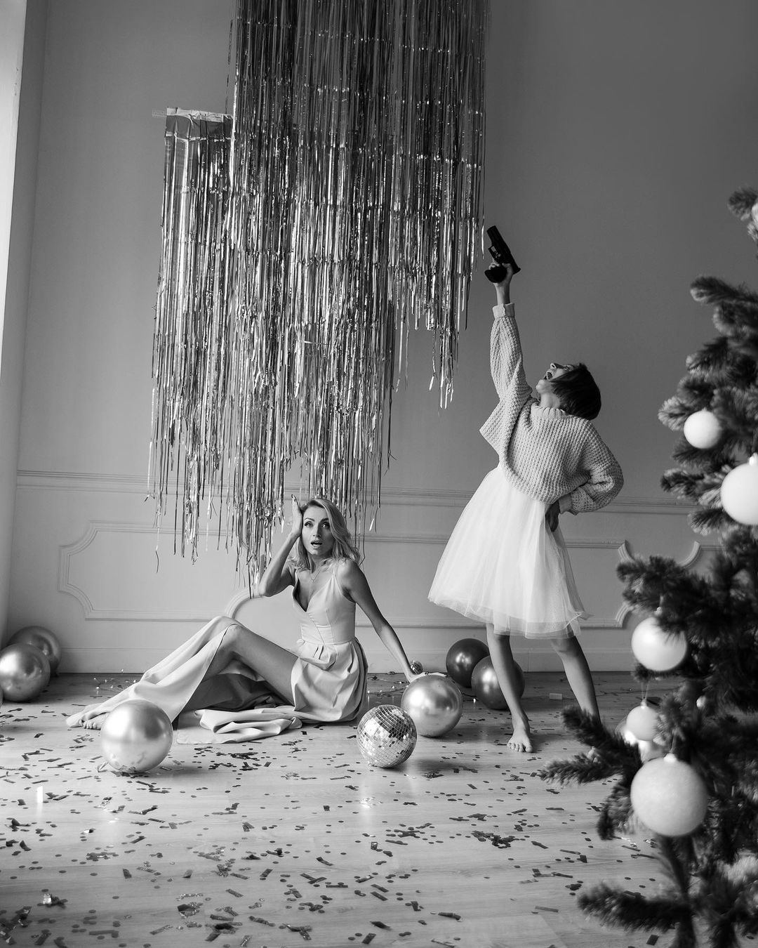 Татьяна Кириллова фотограф и, вместе с тем, мама прекрасного сына. После рождения ребенка она прониклась семейной съемкой с искренними эмоциями. Узнаем у профессионала, как объединить «я в моменте» с нетривиальными концепциями для получения наилучшего результата на предновогодней съемке.