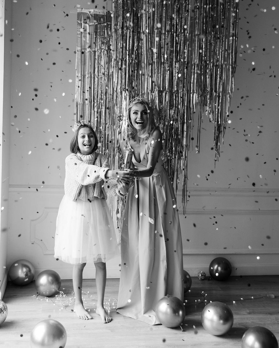 Татьяна Кириллова фотограф и, вместе с тем, мама прекрасного сына. После рождения ребенка она прониклась семейной съемкой с искренними эмоциями. Узнаем у профессионала, как объединить «я в моменте» с нетривиальными концепциями для получения наилучшего результата на предновогодней съемке.