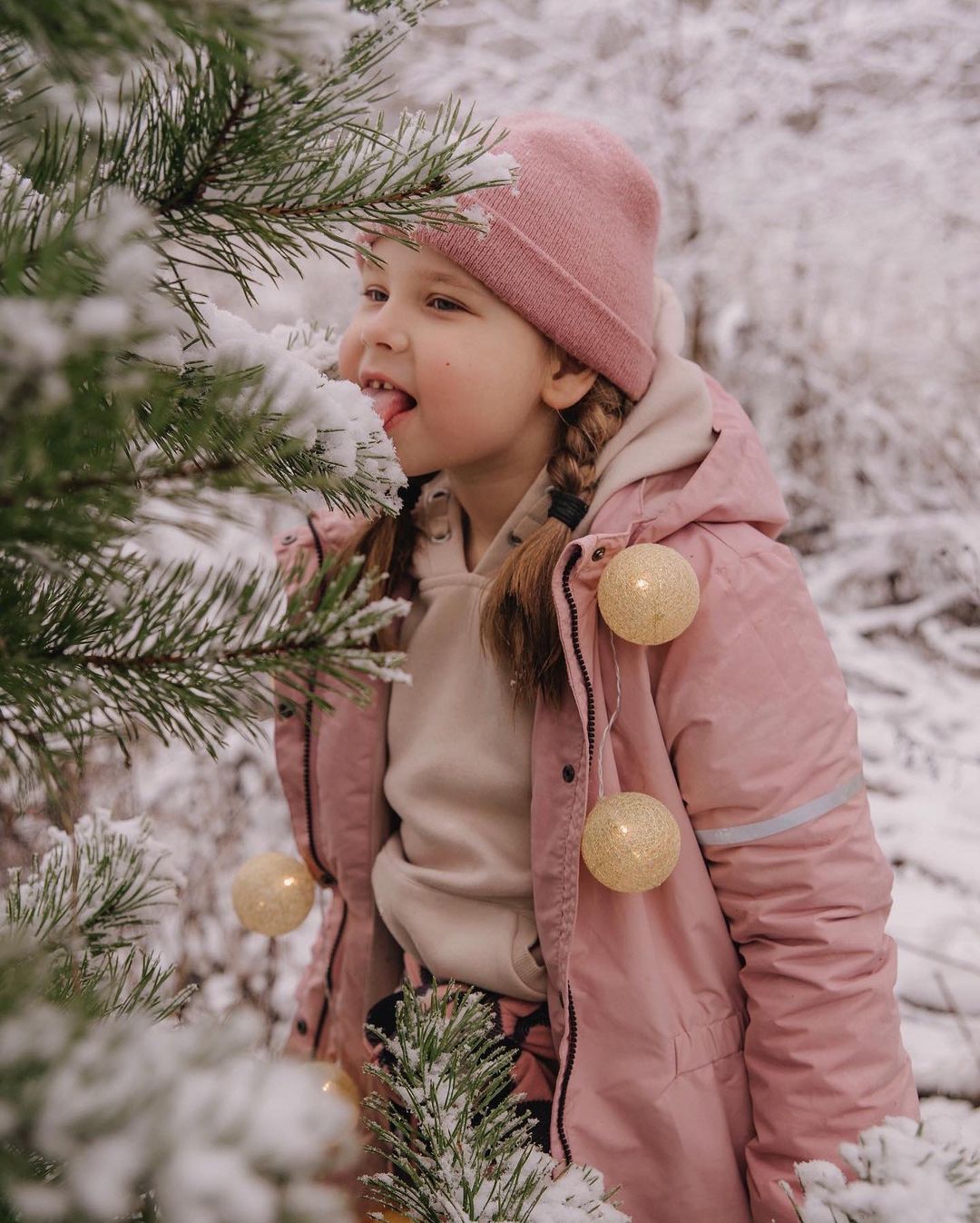 Татьяна Кириллова фотограф и, вместе с тем, мама прекрасного сына. После рождения ребенка она прониклась семейной съемкой с искренними эмоциями. Узнаем у профессионала, как объединить «я в моменте» с нетривиальными концепциями для получения наилучшего результата на предновогодней съемке.
