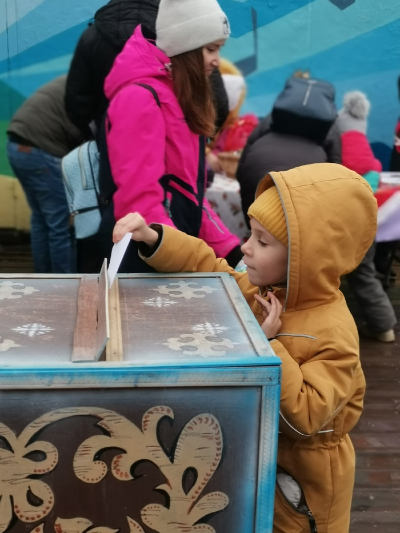 Во Владимире начала работать почта Деда Мороза. Ящики для писем главному зимнему волшебнику страны установлены в разных районах областного центра.