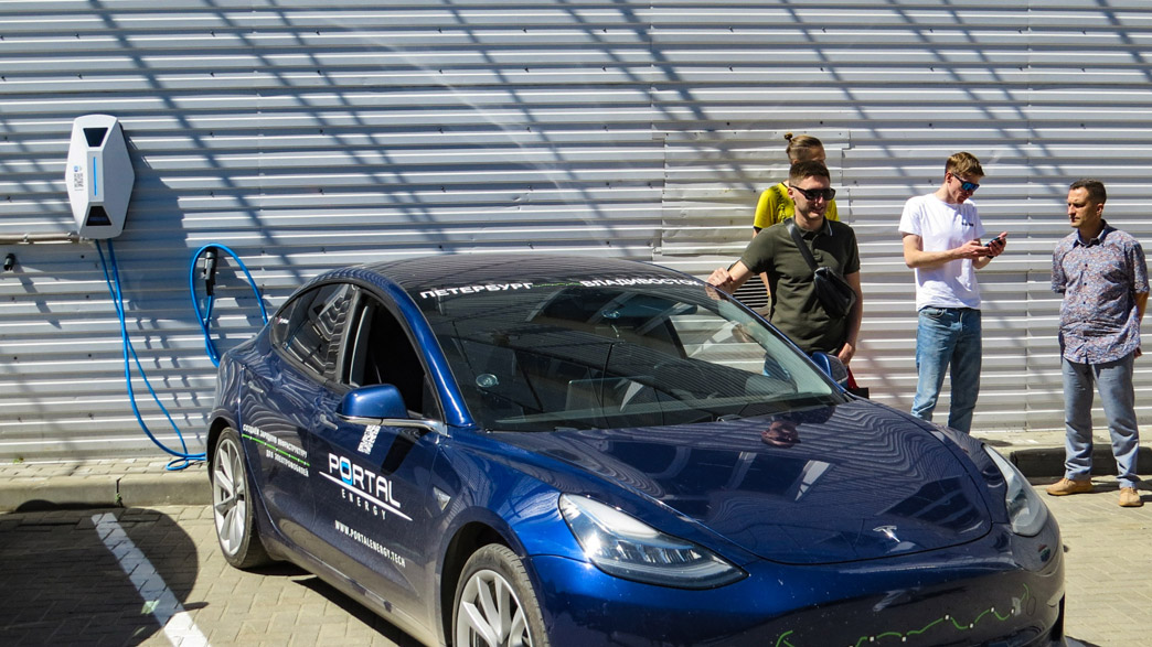 Минэнерго разработало правила субсидирования строительства зарядных станций в регионах. На дотации сможет претендовать и Владимирская область. Разбираемся с автоэкспертами, как это повлияет на число электрокаров и их популярность.