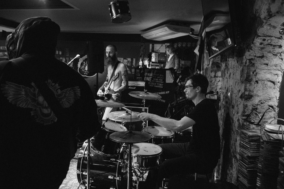 Пришла зима, и, дабы не впасть в спячку, необходимо шевелиться. Например, под треки владимирских музыкантов. Под конец осени творцы плодотворно поработали и разразились релизами.