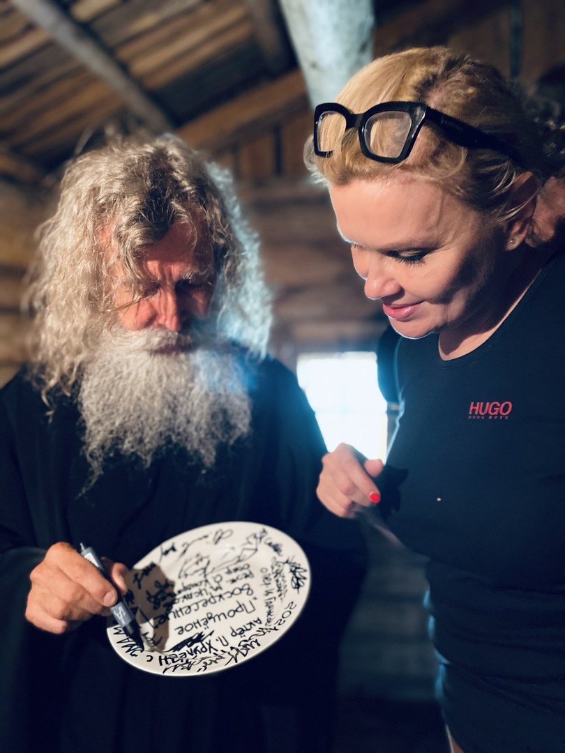 Премьера короткометражного фильма Михаила Исакова «Прощеное воскресение» прошла во Владимире. Снять картину режиссер решил в родных краях. В кадр попало одно из самых живописных мест - заброшенная церковь в деревне Ширманиха.