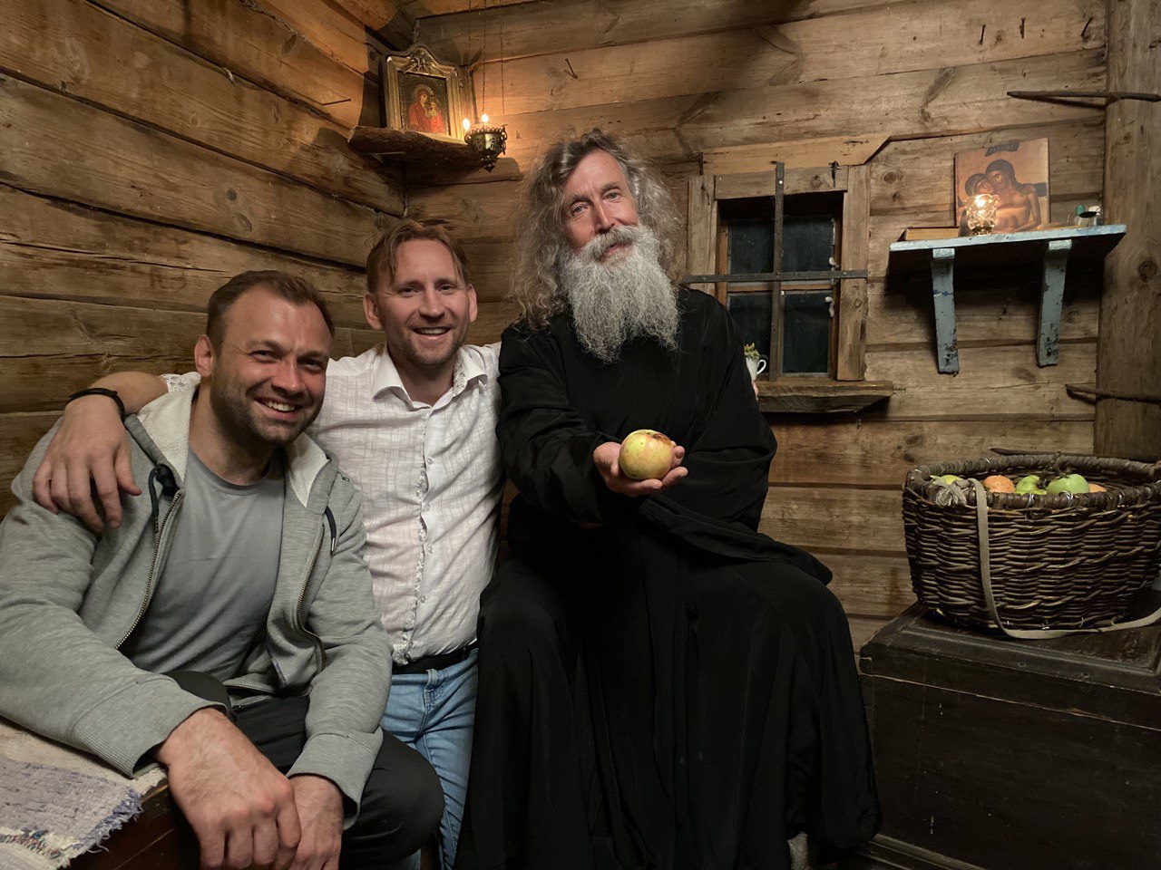 Премьера короткометражного фильма Михаила Исакова «Прощеное воскресение» прошла во Владимире. Снять картину режиссер решил в родных краях. В кадр попало одно из самых живописных мест - заброшенная церковь в деревне Ширманиха.