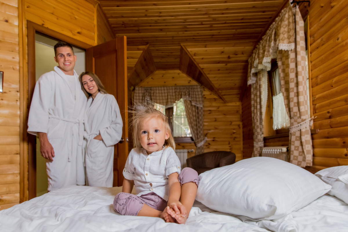 Загородный экоотель «ВеЛес» признан лучшим местом для семейного отдыха. Это уже вторая по счету награда подобной значимости: в 2019 году живописный загородный комплекс покорил жюри в той же номинации. В чем секрет успеха?