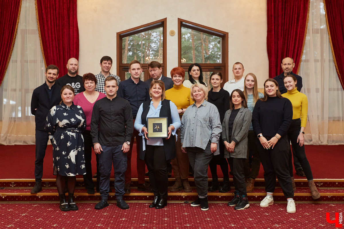 Загородный экоотель «ВеЛес» признан лучшим местом для семейного отдыха. Это уже вторая по счету награда подобной значимости: в 2019 году живописный загородный комплекс покорил жюри в той же номинации. В чем секрет успеха?