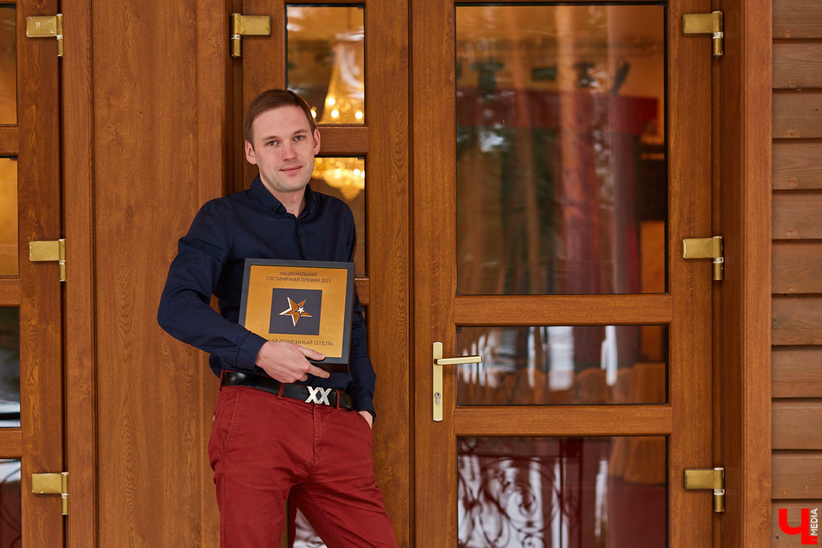 Загородный экоотель «ВеЛес» признан лучшим местом для семейного отдыха. Это уже вторая по счету награда подобной значимости: в 2019 году живописный загородный комплекс покорил жюри в той же номинации. В чем секрет успеха?