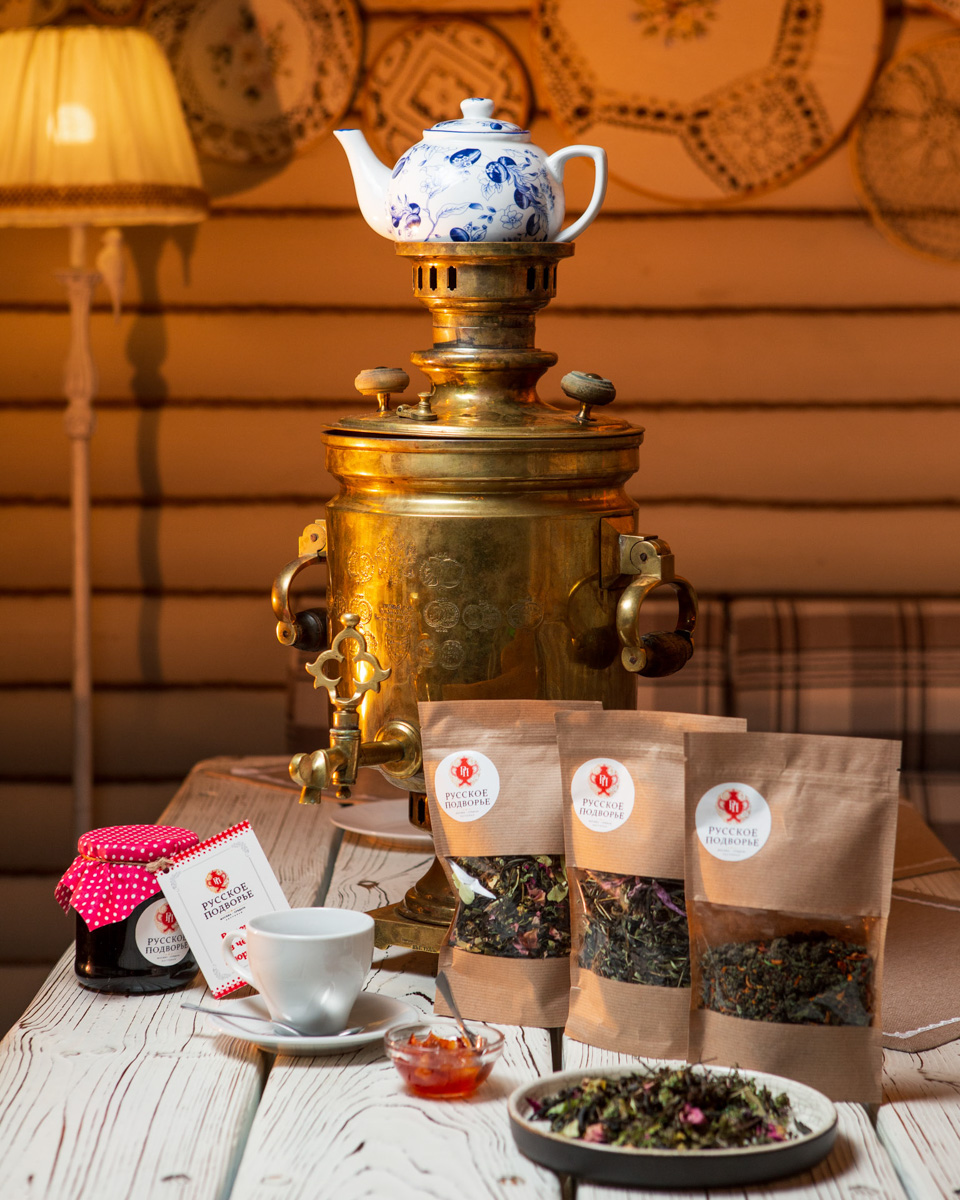 Зачем жители Владимира едут в Суздаль? Как показал опрос, большая часть «просто погулять» и обязательно «посидеть в ресторане». Но в каком? Открыли Tripadvisor и выбираем тот, что стоит на первом месте по популярности.