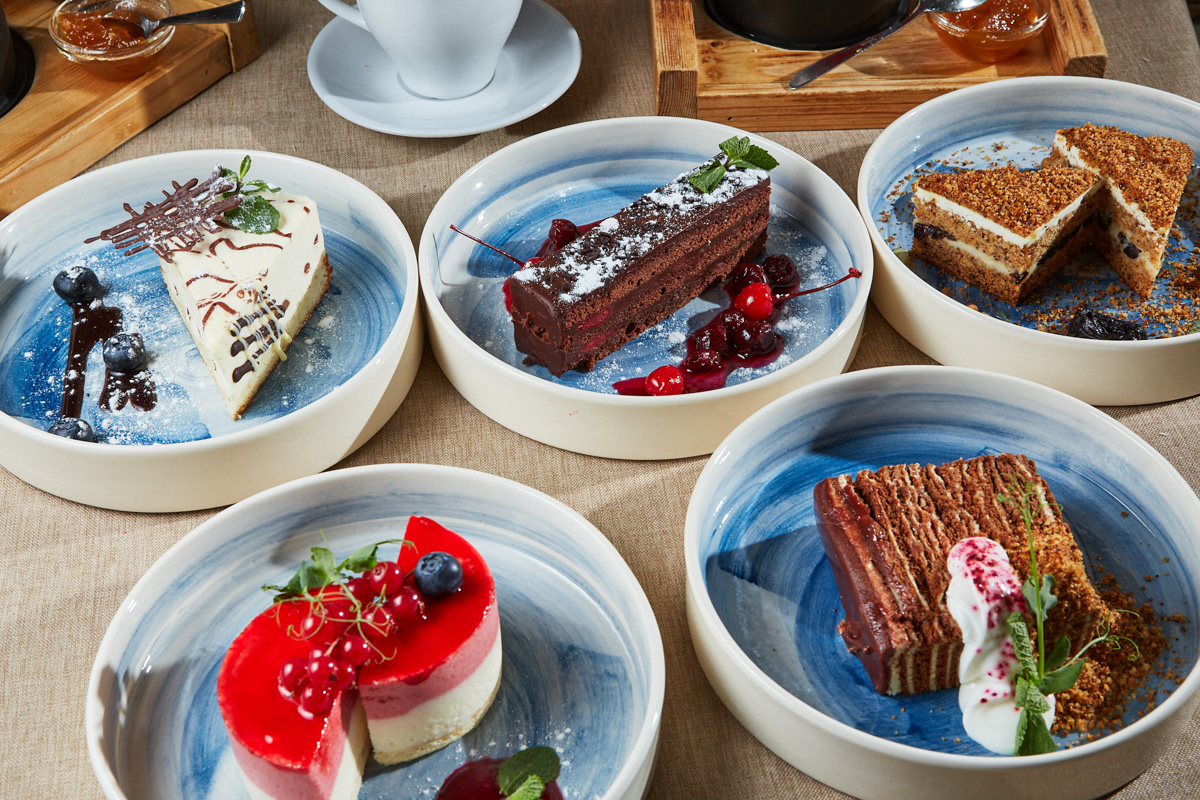 Зачем жители Владимира едут в Суздаль? Как показал опрос, большая часть «просто погулять» и обязательно «посидеть в ресторане». Но в каком? Открыли Tripadvisor и выбираем тот, что стоит на первом месте по популярности.