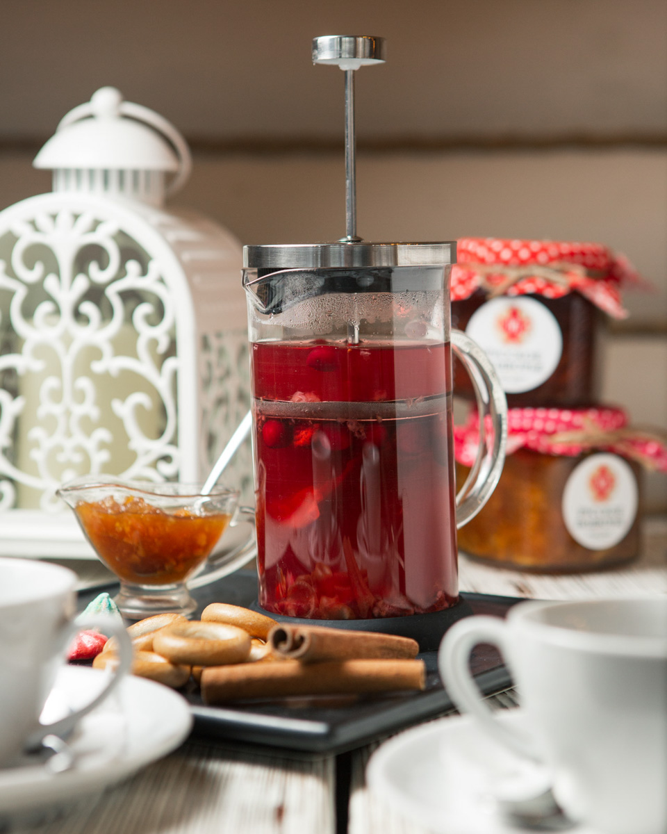 Зачем жители Владимира едут в Суздаль? Как показал опрос, большая часть «просто погулять» и обязательно «посидеть в ресторане». Но в каком? Открыли Tripadvisor и выбираем тот, что стоит на первом месте по популярности.