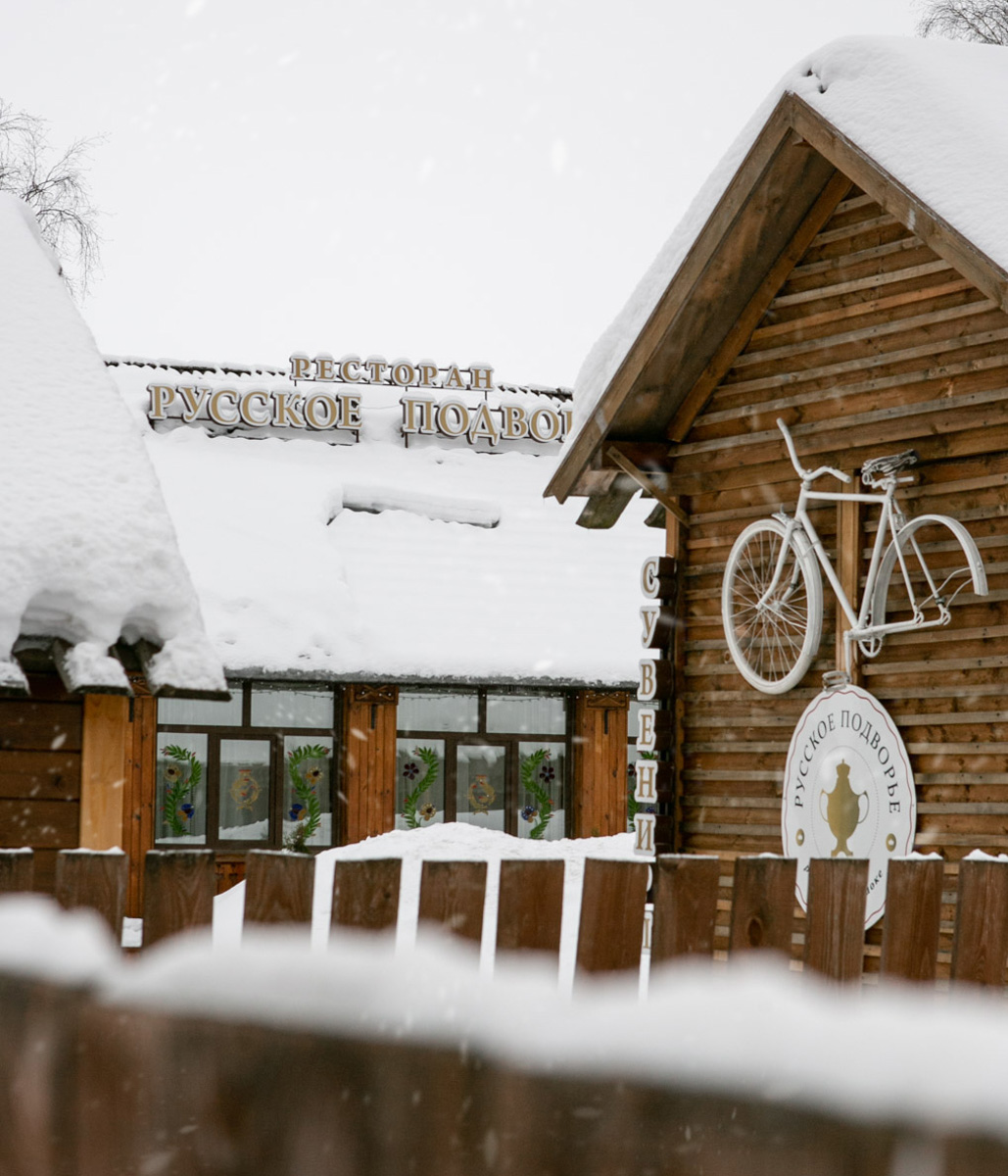 Зачем жители Владимира едут в Суздаль? Как показал опрос, большая часть «просто погулять» и обязательно «посидеть в ресторане». Но в каком? Открыли Tripadvisor и выбираем тот, что стоит на первом месте по популярности.