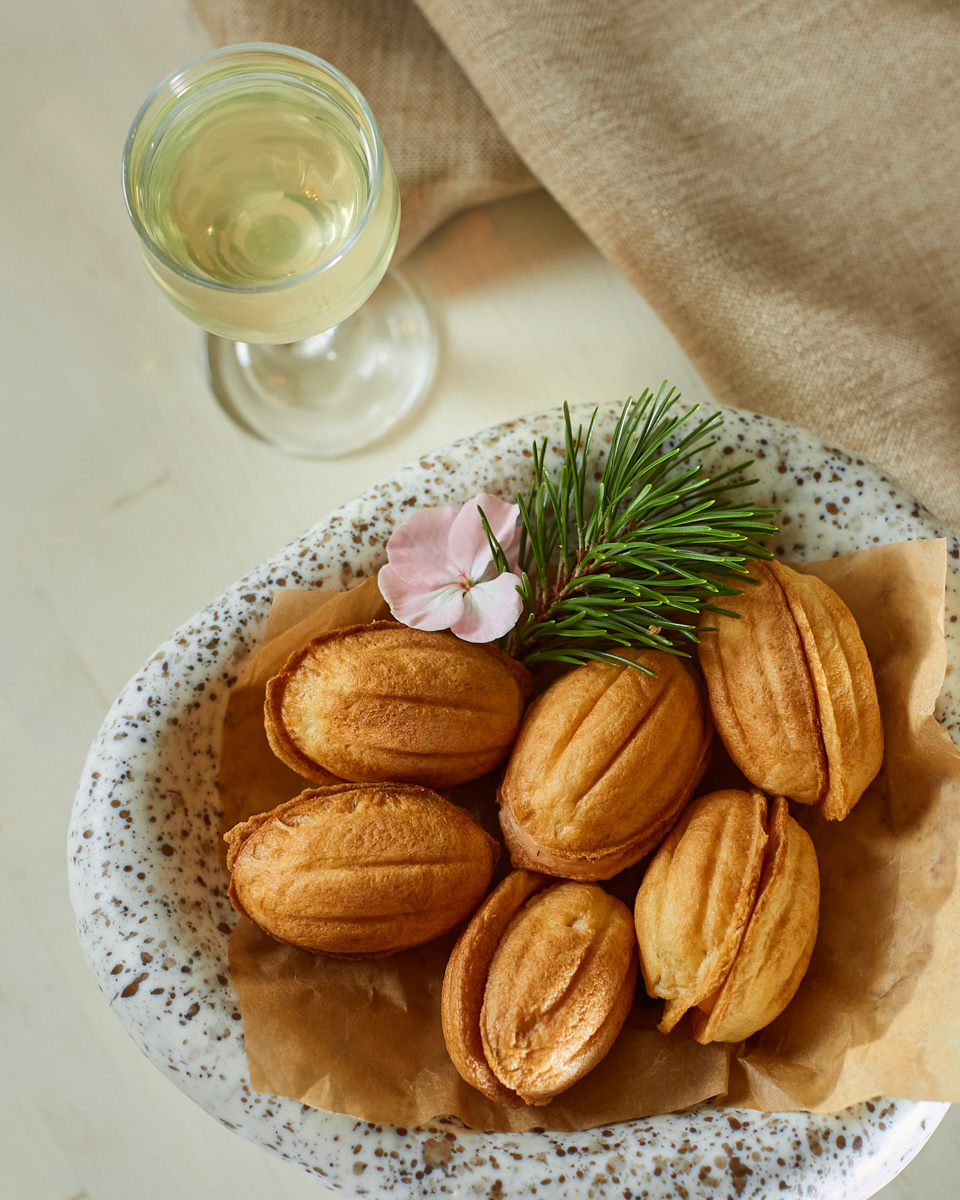 Зачем жители Владимира едут в Суздаль? Как показал опрос, большая часть «просто погулять» и обязательно «посидеть в ресторане». Но в каком? Открыли Tripadvisor и выбираем тот, что стоит на первом месте по популярности.