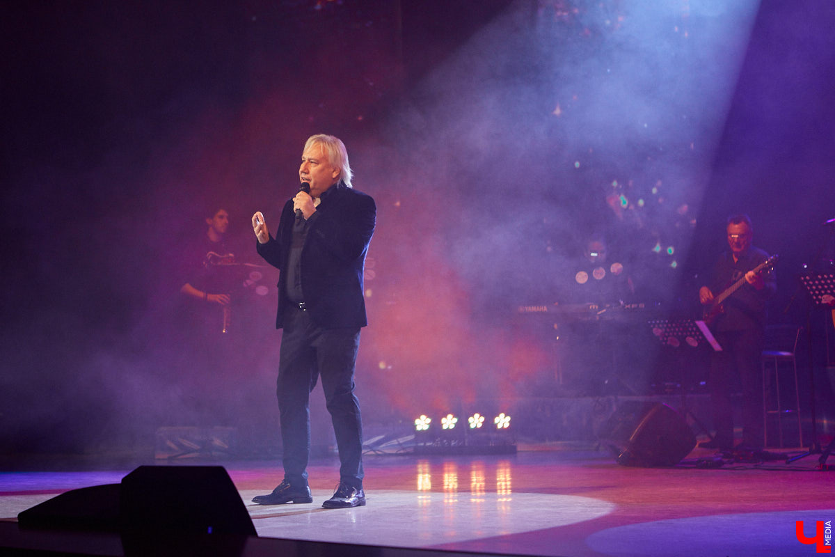 «Ключ-Медиа» старается продвигать локальных фрешменов, поэтому мы оказали областному конкурсу «Поющая губерния» поддержку и, более того, смогли повлиять на итоги, просочившись в жюри. А еще вручили специальный приз, отметив среди прочих одну из вокалисток.