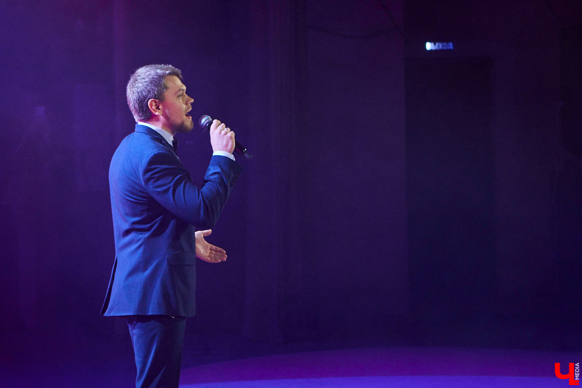 «Ключ-Медиа» старается продвигать локальных фрешменов, поэтому мы оказали областному конкурсу «Поющая губерния» поддержку и, более того, смогли повлиять на итоги, просочившись в жюри. А еще вручили специальный приз, отметив среди прочих одну из вокалисток.