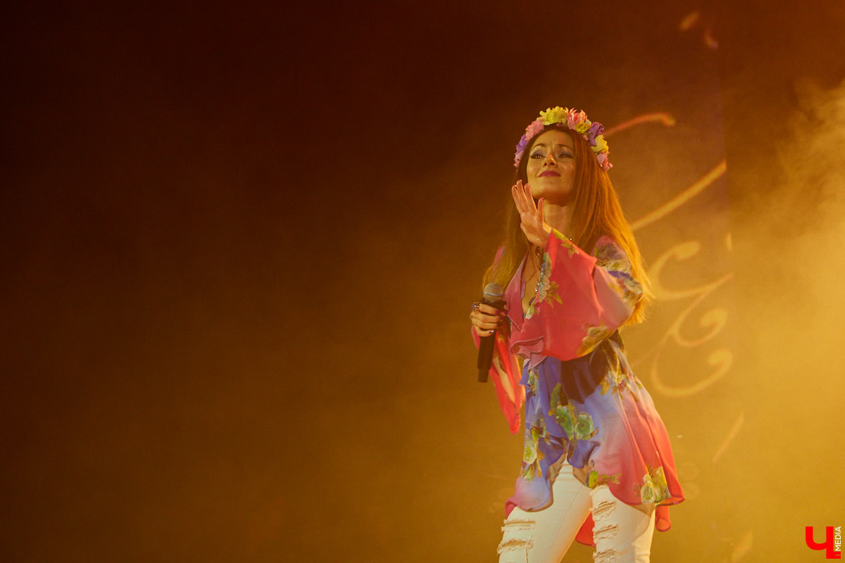 «Ключ-Медиа» старается продвигать локальных фрешменов, поэтому мы оказали областному конкурсу «Поющая губерния» поддержку и, более того, смогли повлиять на итоги, просочившись в жюри. А еще вручили специальный приз, отметив среди прочих одну из вокалисток.