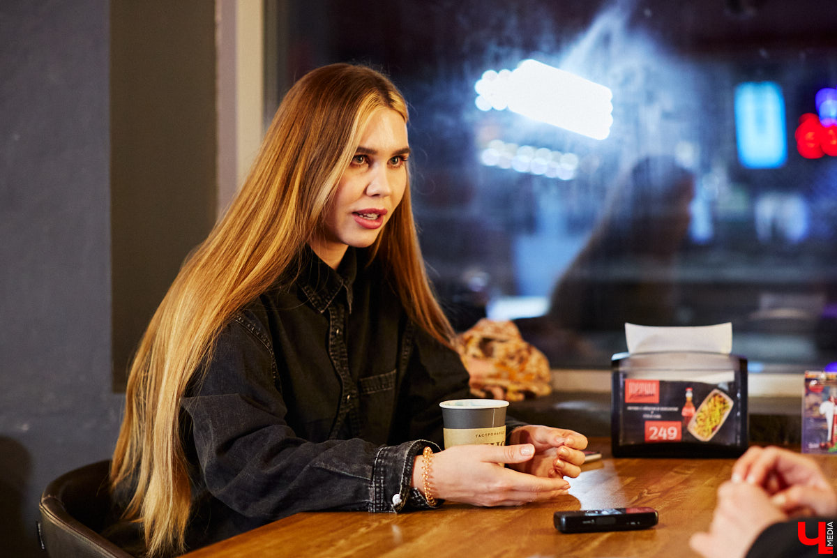 Виктории Алимовой 26 лет, она является рекрутером в одном известном российском банке, а также новоизбранным главой владимирского отделения «Городских проектов» Ильи Варламова и Максима Каца. Знакомимся с управленцем, ее командой и планами на преобразование Владимира.