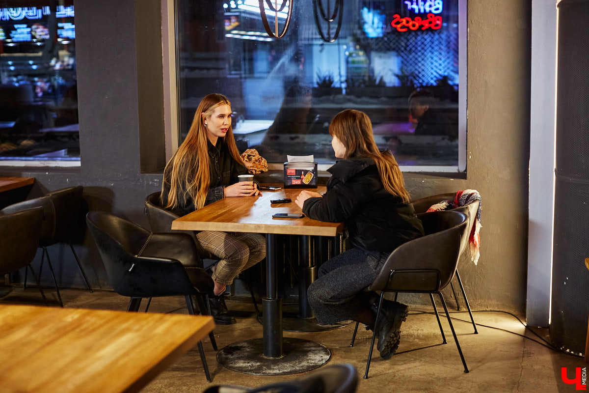 Виктории Алимовой 26 лет, она является рекрутером в одном известном российском банке, а также новоизбранным главой владимирского отделения «Городских проектов» Ильи Варламова и Максима Каца. Знакомимся с управленцем, ее командой и планами на преобразование Владимира.