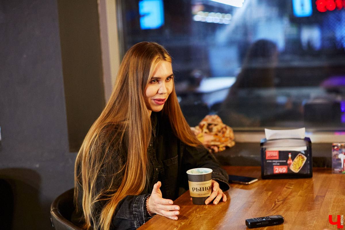 Виктории Алимовой 26 лет, она является рекрутером в одном известном российском банке, а также новоизбранным главой владимирского отделения «Городских проектов» Ильи Варламова и Максима Каца. Знакомимся с управленцем, ее командой и планами на преобразование Владимира.