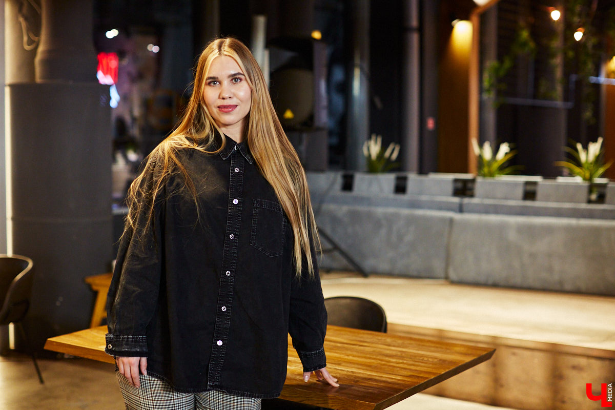 Виктории Алимовой 26 лет, она является рекрутером в одном известном российском банке, а также новоизбранным главой владимирского отделения «Городских проектов» Ильи Варламова и Максима Каца. Знакомимся с управленцем, ее командой и планами на преобразование Владимира.