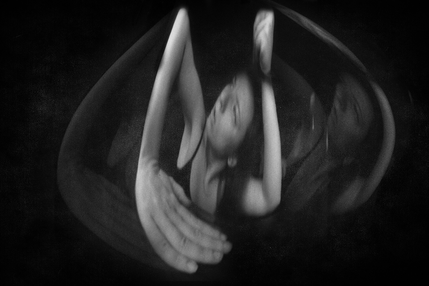 У каждого творца взгляд на мир особый. Есть он и у фотографа Марии Соколовой. Ее снимки - попытка передать внутреннее состояние. Своего рода фототерапия. Увлекательно? Да. Тем более что новая серия работ посвящена Суздалю. Думаем, таким вы его еще не видели.