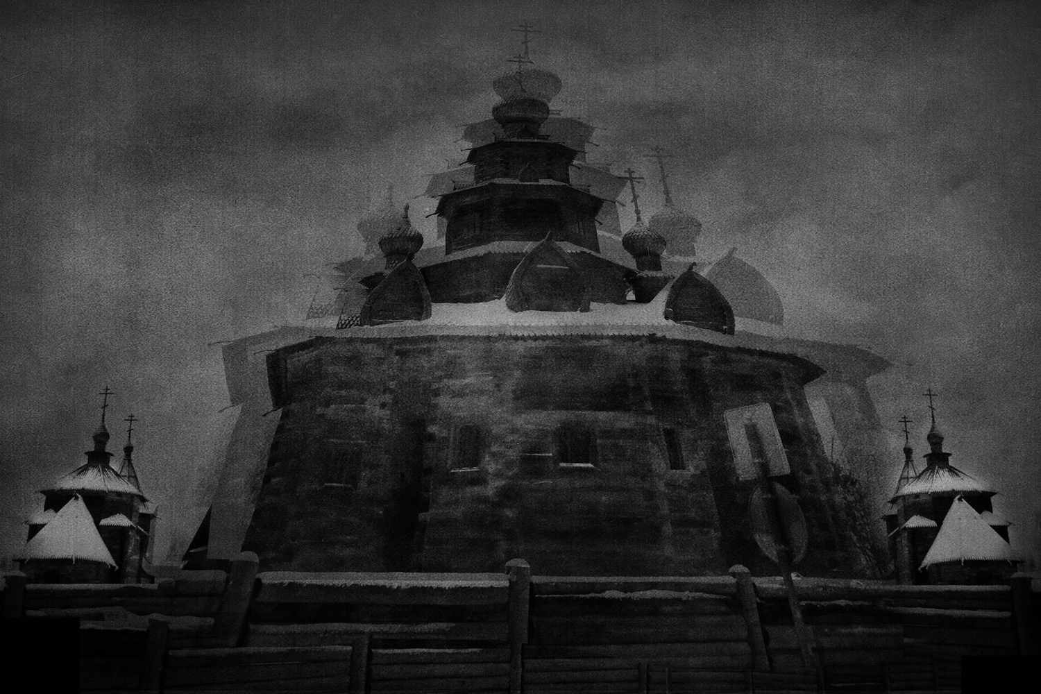 У каждого творца взгляд на мир особый. Есть он и у фотографа Марии Соколовой. Ее снимки - попытка передать внутреннее состояние. Своего рода фототерапия. Увлекательно? Да. Тем более что новая серия работ посвящена Суздалю. Думаем, таким вы его еще не видели.