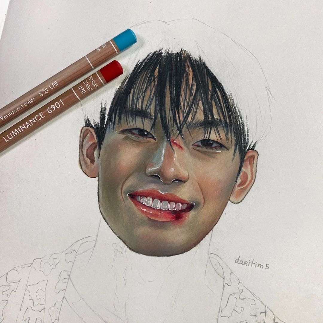 Редакция «Ключ-Медиа» собрала 5 доказательств, что сериал «Игра в кальмара» любят во Владимире, даже если совсем не хотят в этом признаваться. Игры, фотосессии, игрушки, пирожные и даже коллекционные портреты героев — фантазии фанатов не знают границ.