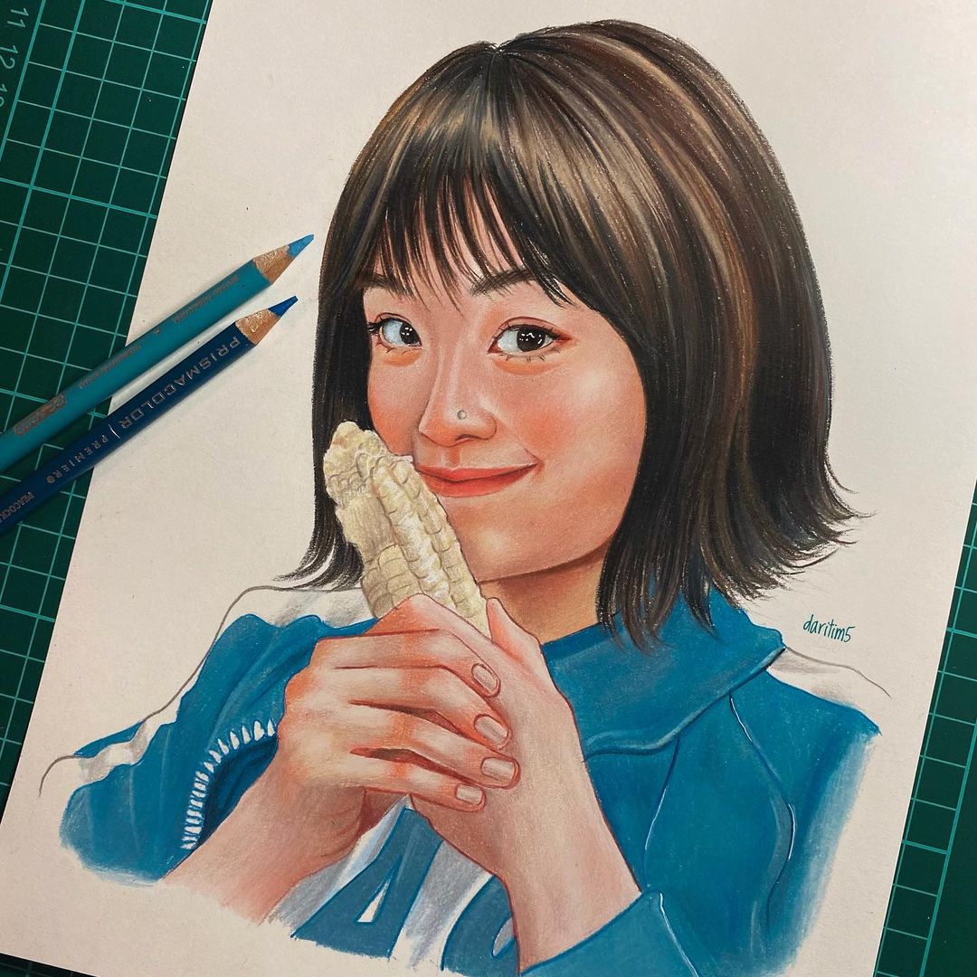 Редакция «Ключ-Медиа» собрала 5 доказательств, что сериал «Игра в кальмара» любят во Владимире, даже если совсем не хотят в этом признаваться. Игры, фотосессии, игрушки, пирожные и даже коллекционные портреты героев — фантазии фанатов не знают границ.