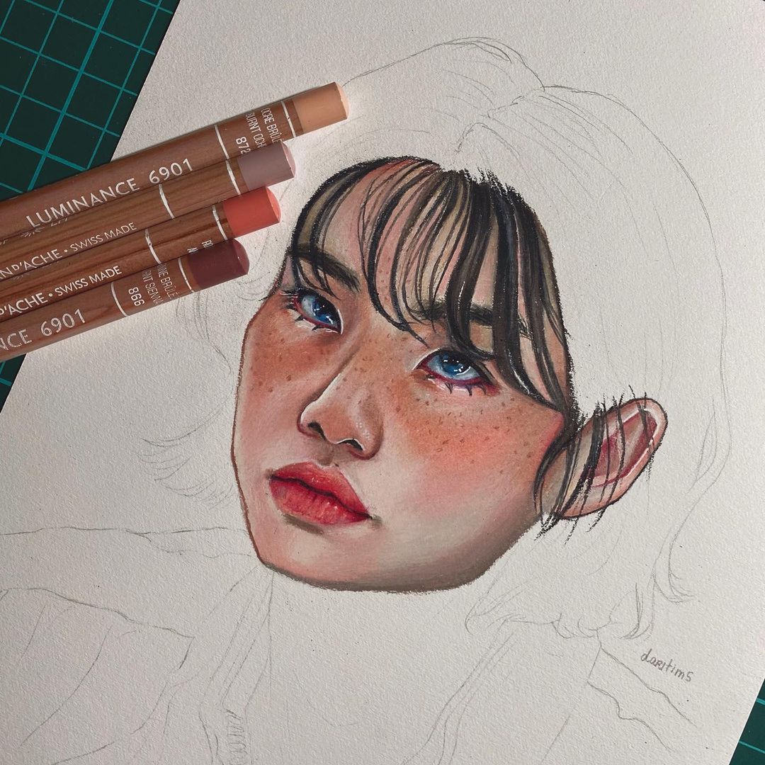 Редакция «Ключ-Медиа» собрала 5 доказательств, что сериал «Игра в кальмара» любят во Владимире, даже если совсем не хотят в этом признаваться. Игры, фотосессии, игрушки, пирожные и даже коллекционные портреты героев — фантазии фанатов не знают границ.