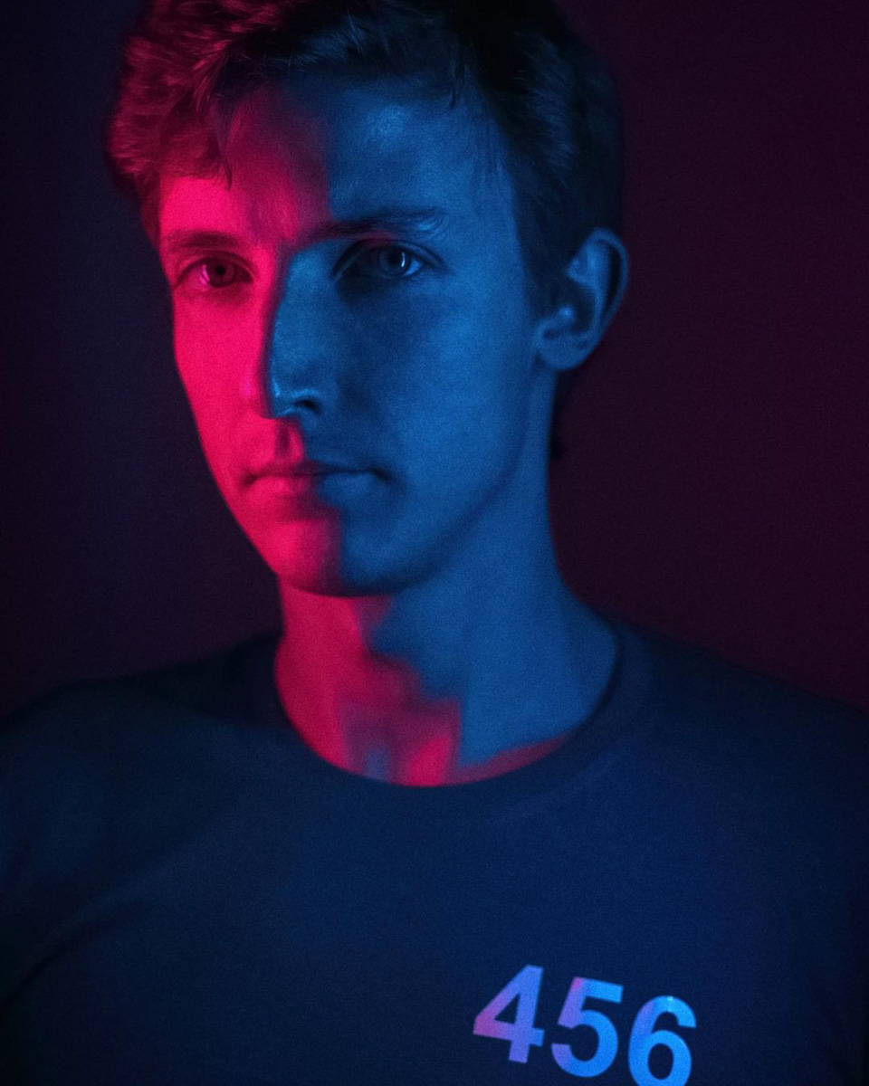 Редакция «Ключ-Медиа» собрала 5 доказательств, что сериал «Игра в кальмара» любят во Владимире, даже если совсем не хотят в этом признаваться. Игры, фотосессии, игрушки, пирожные и даже коллекционные портреты героев — фантазии фанатов не знают границ.