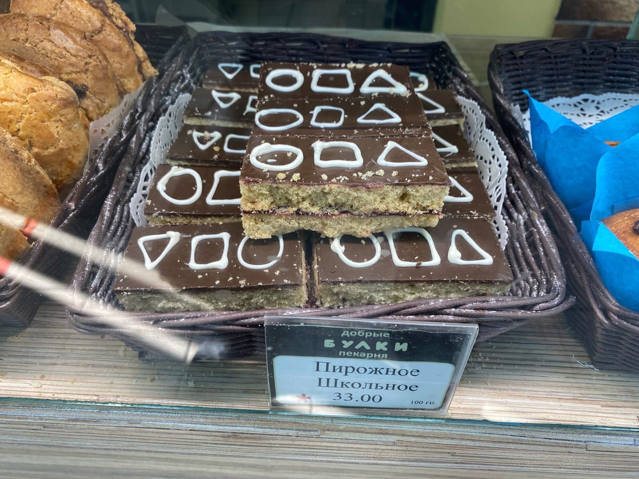 Редакция «Ключ-Медиа» собрала 5 доказательств, что сериал «Игра в кальмара» любят во Владимире, даже если совсем не хотят в этом признаваться. Игры, фотосессии, игрушки, пирожные и даже коллекционные портреты героев — фантазии фанатов не знают границ.