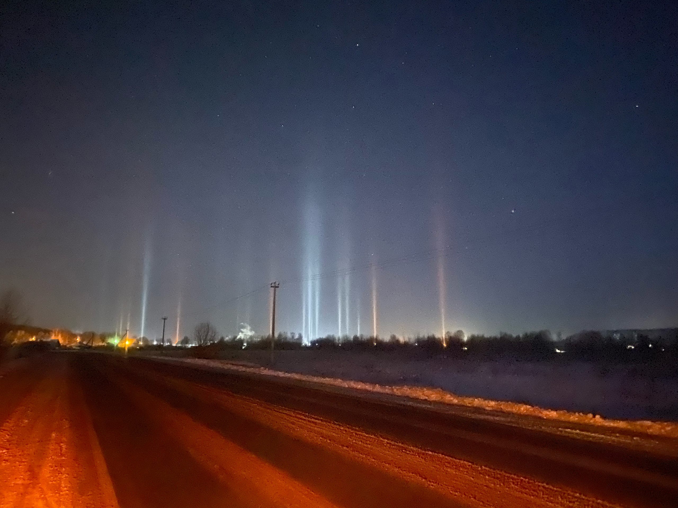 Во Владимире установили новую световую инсталляцию и открыли Рождественскую ярмарку, а в Коврове остановился поезд Деда Мороза. Но и это еще не все! Наш сегодняшний обзор 100% заряжен на создание у вас новогоднего настроения.