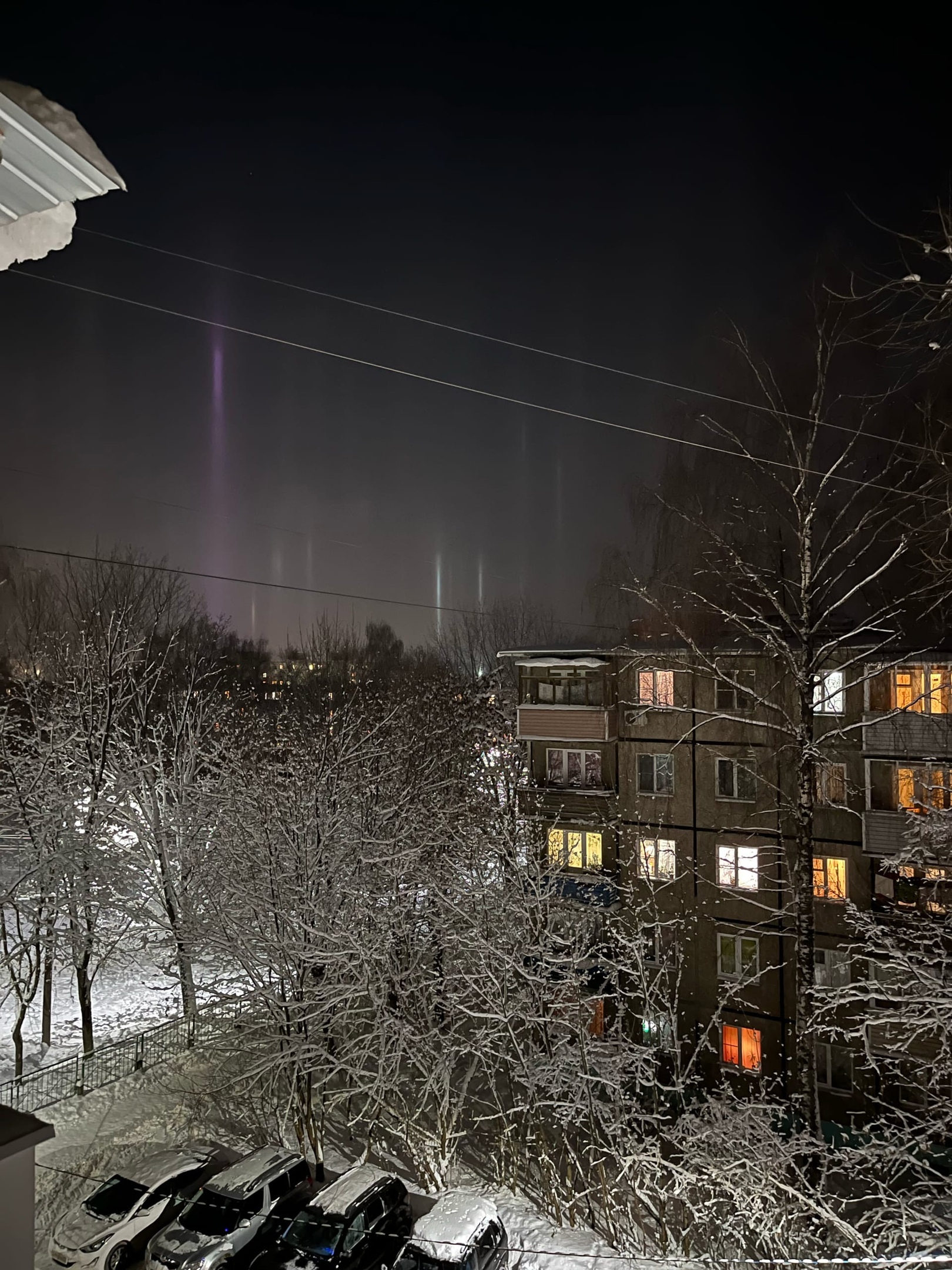 Во Владимире установили новую световую инсталляцию и открыли Рождественскую ярмарку, а в Коврове остановился поезд Деда Мороза. Но и это еще не все! Наш сегодняшний обзор 100% заряжен на создание у вас новогоднего настроения.