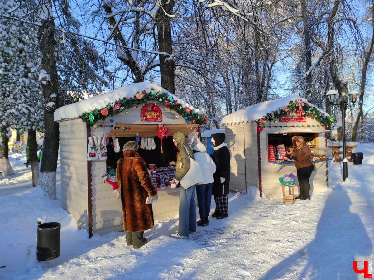 Во Владимире установили новую световую инсталляцию и открыли Рождественскую ярмарку, а в Коврове остановился поезд Деда Мороза. Но и это еще не все! Наш сегодняшний обзор 100% заряжен на создание у вас новогоднего настроения.