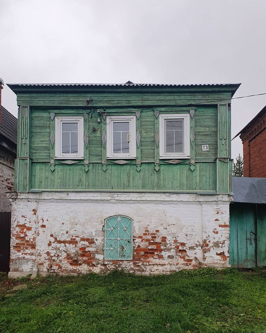 Внимание, разыскиваются наличники! Трио молодых архитекторов занимается съемкой и исследованием деревянных артефактов, а также интегрирует их в современную культуру.