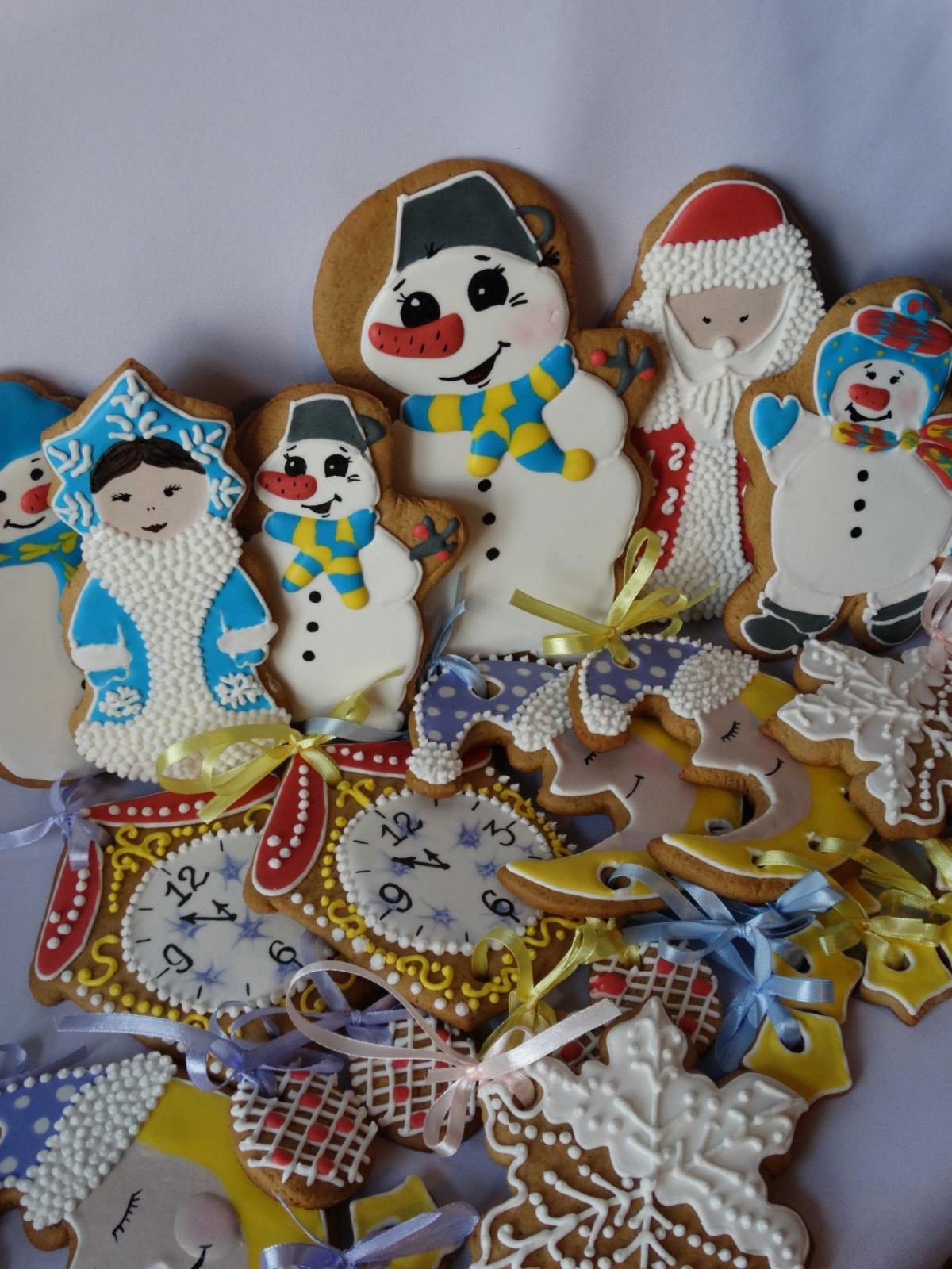 До Нового года осталось 19 дней. Самое время подумать о том, что будет на праздничном столе. «Ключ-Медиа» продемонстрирует вам несколько вкусных тематических угощений от местных умелиц.