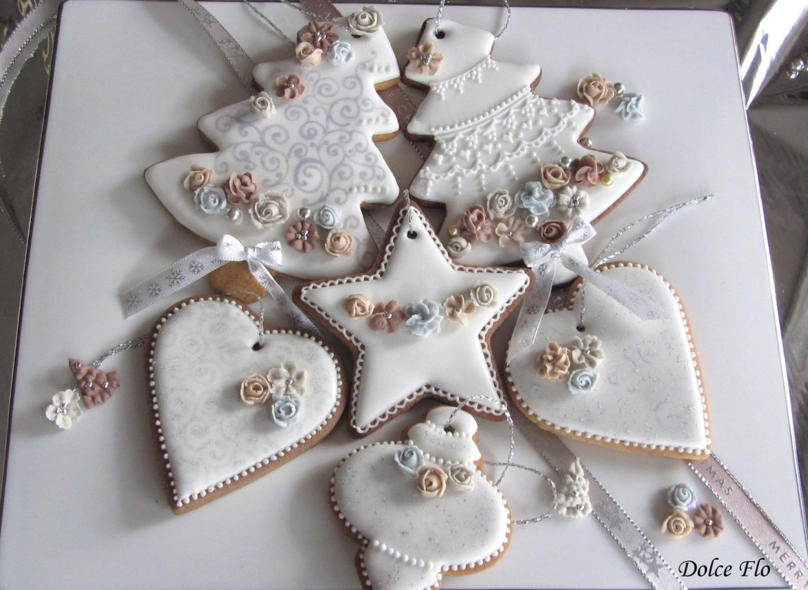 До Нового года осталось 19 дней. Самое время подумать о том, что будет на праздничном столе. «Ключ-Медиа» продемонстрирует вам несколько вкусных тематических угощений от местных умелиц.