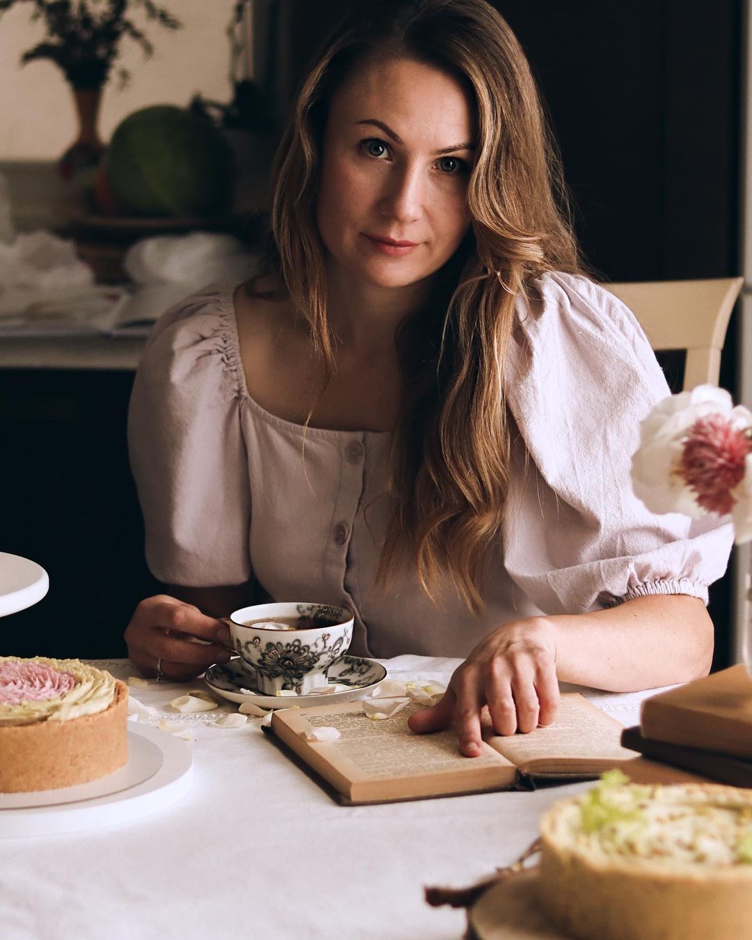 До Нового года осталось 19 дней. Самое время подумать о том, что будет на праздничном столе. «Ключ-Медиа» продемонстрирует вам несколько вкусных тематических угощений от местных умелиц.