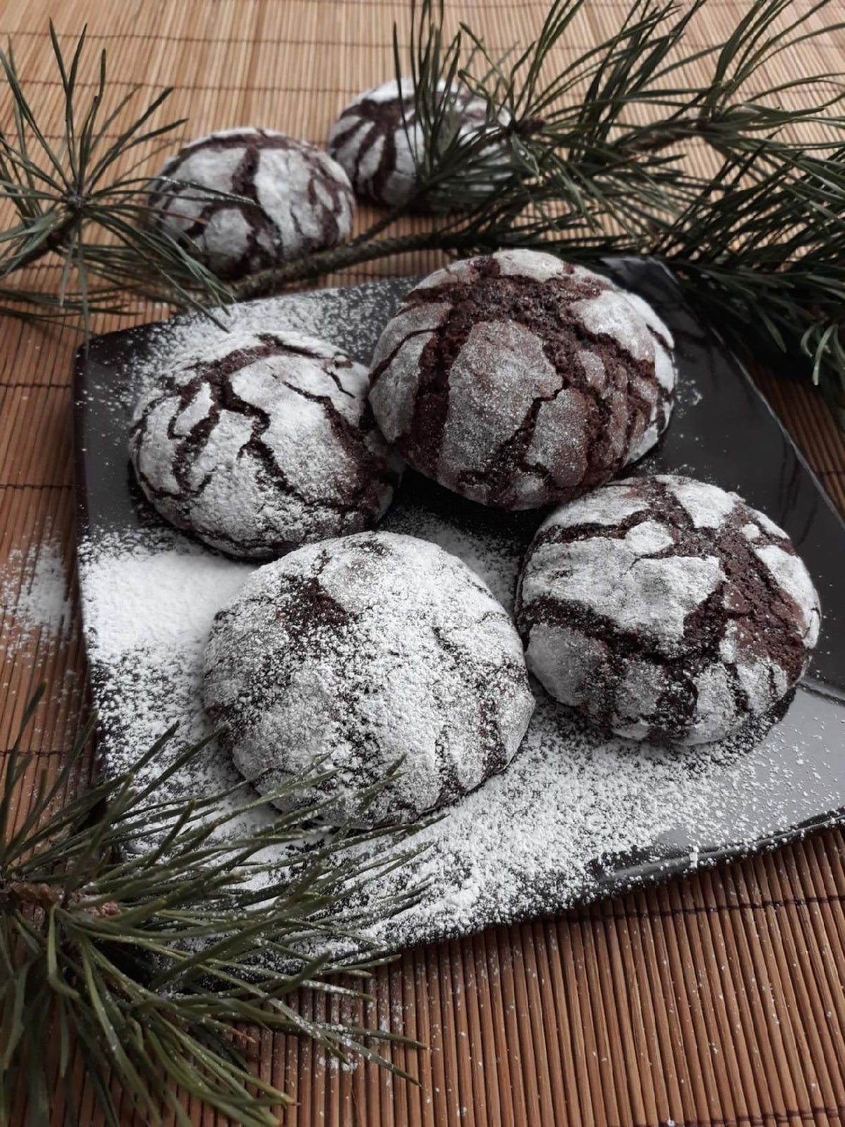 До Нового года осталось 19 дней. Самое время подумать о том, что будет на праздничном столе. «Ключ-Медиа» продемонстрирует вам несколько вкусных тематических угощений от местных умелиц.