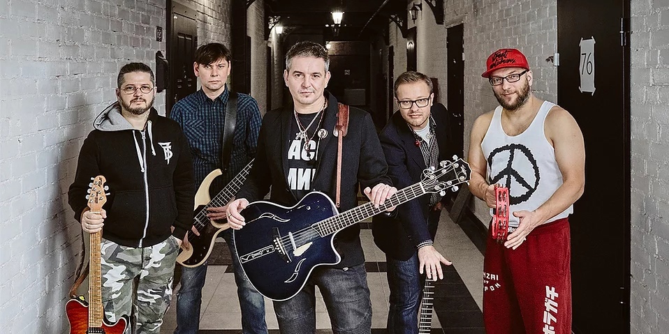 19 декабря во Владимир нанесет визит группа «7Б». Команда заедет к нам в рамках тура «Молодые ветра. XX лет». А значит, одноименная песня прозвучит на концерте, и мы вместе будем подпевать Ивану Демьяну, который, накануне выступления дал интервью нашему изданию.