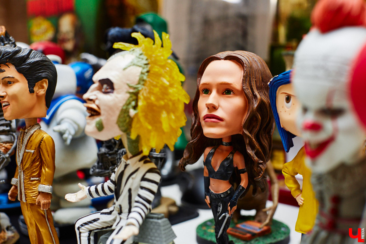 Владимирский киноман Александр Сыпченко собирает автографы, фигурки и маски с героями популярных фильмов. В коллекции молодого человека около ста экшн-игрушек из мира Голливуда!