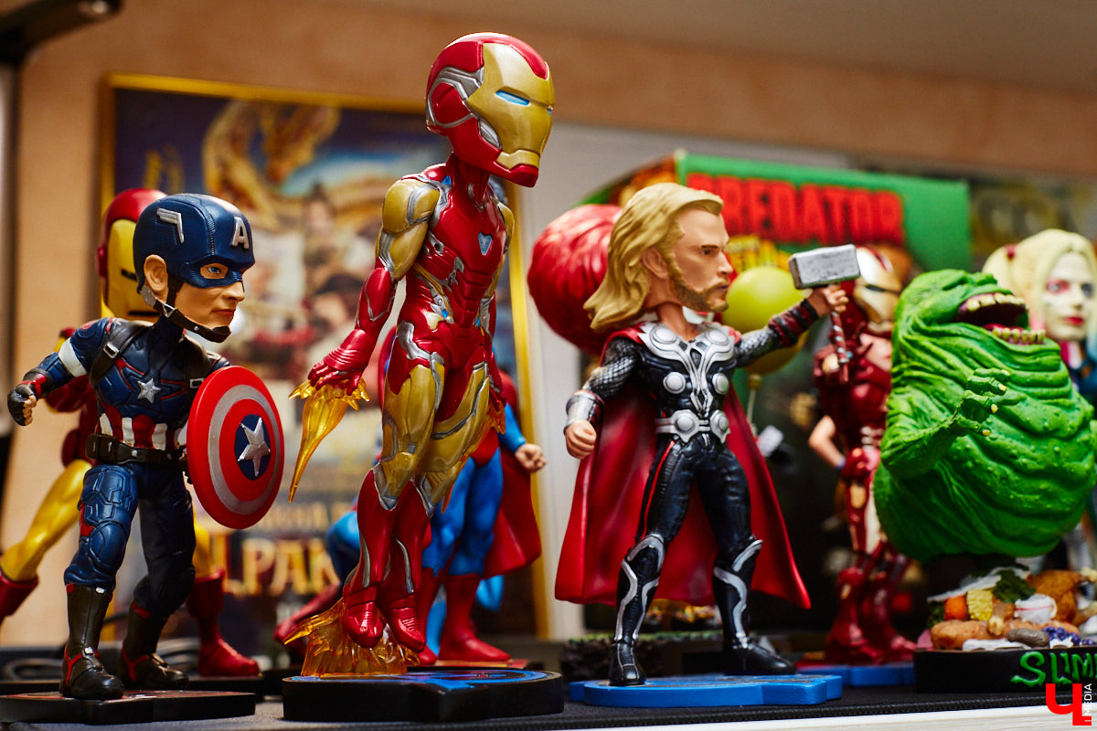 Владимирский киноман Александр Сыпченко собирает автографы, фигурки и маски с героями популярных фильмов. В коллекции молодого человека около ста экшн-игрушек из мира Голливуда!