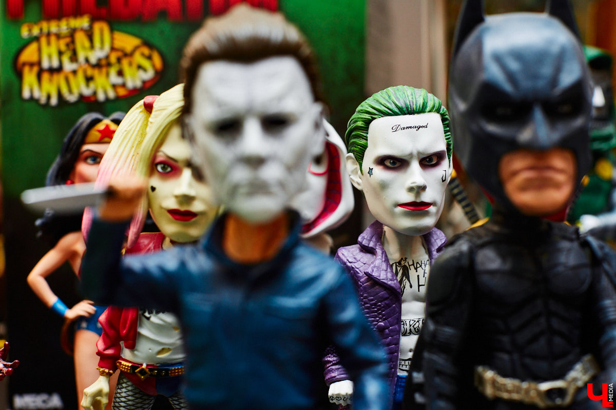 Владимирский киноман Александр Сыпченко собирает автографы, фигурки и маски с героями популярных фильмов. В коллекции молодого человека около ста экшн-игрушек из мира Голливуда!