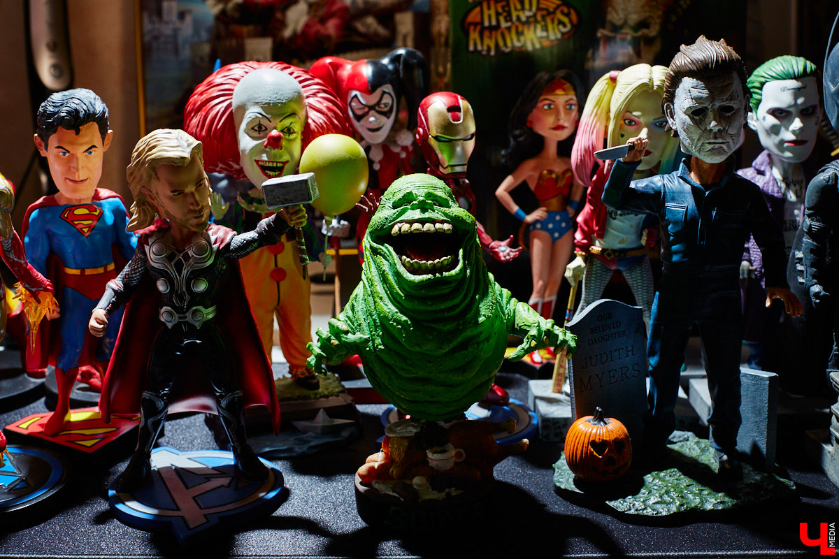 Владимирский киноман Александр Сыпченко собирает автографы, фигурки и маски с героями популярных фильмов. В коллекции молодого человека около ста экшн-игрушек из мира Голливуда!