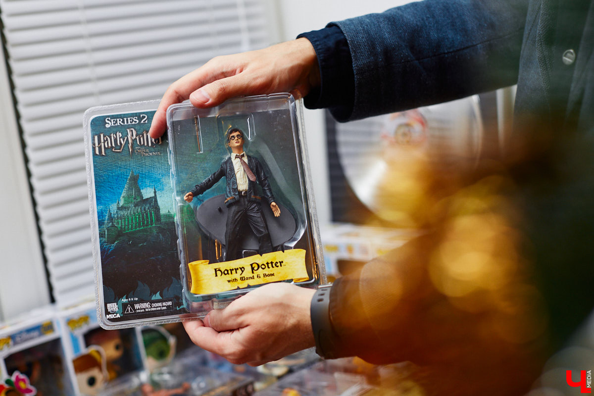 Владимирский киноман Александр Сыпченко собирает автографы, фигурки и маски с героями популярных фильмов. В коллекции молодого человека около ста экшн-игрушек из мира Голливуда!