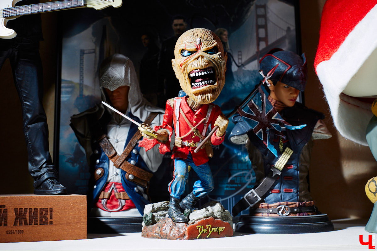 Владимирский киноман Александр Сыпченко собирает автографы, фигурки и маски с героями популярных фильмов. В коллекции молодого человека около ста экшн-игрушек из мира Голливуда!