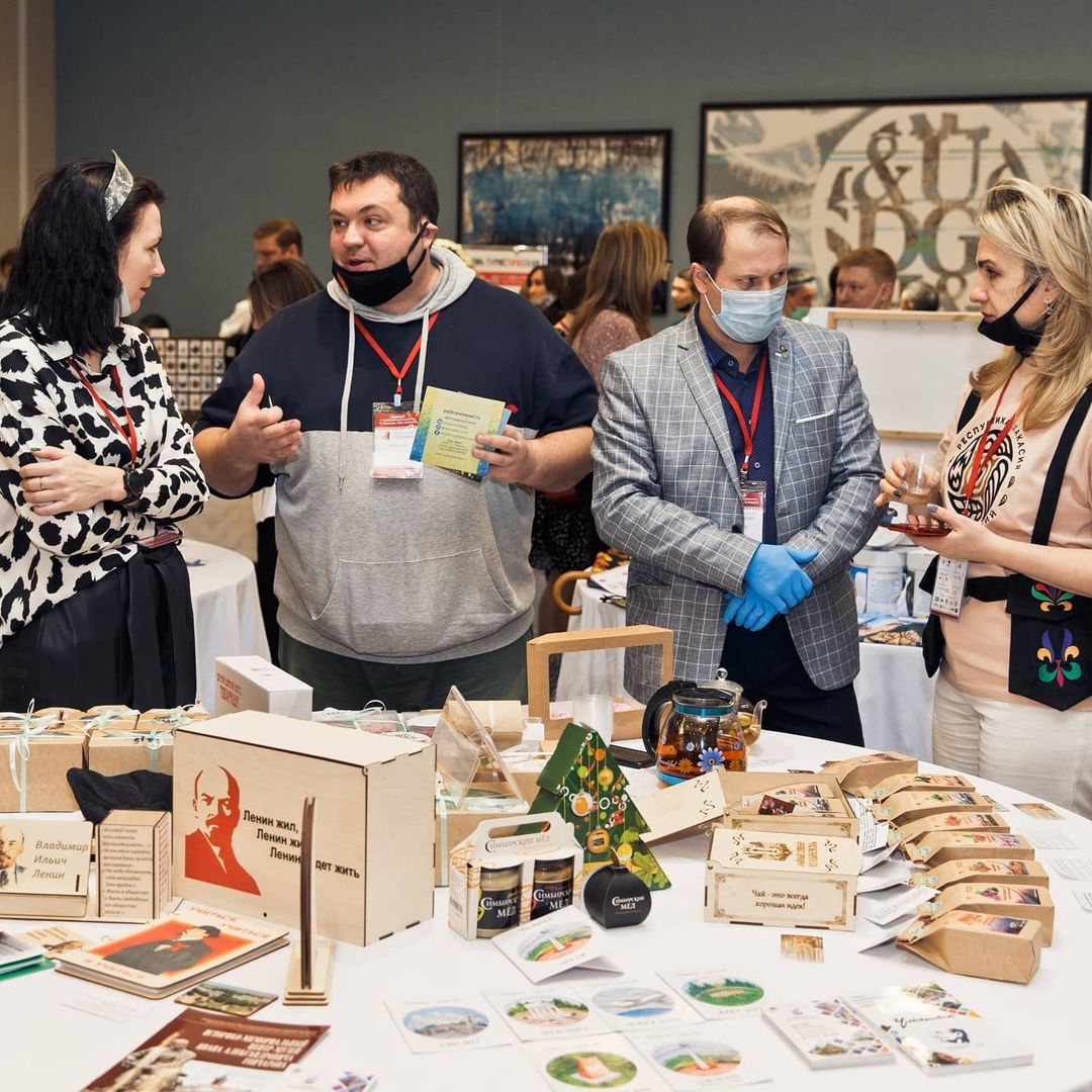 В Саранске завершился всероссийский конкурс туристических сувениров. В финале было представлено 400 изделий из 45 регионов страны. Владимирцы не только удивили местной продукцией, но и вернулись домой с заслуженными наградами.